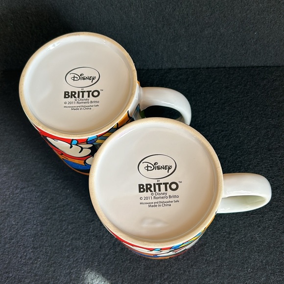 2011 Disney (set of two) Romero Britto Large
Colorful Mickey Mouse Mugs - Picture 5 of 6